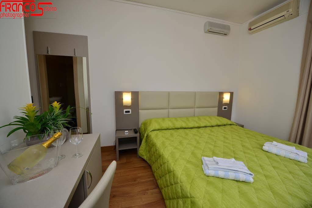 Hotel Bella Peschiera 페스키에라델가르다 외부 사진