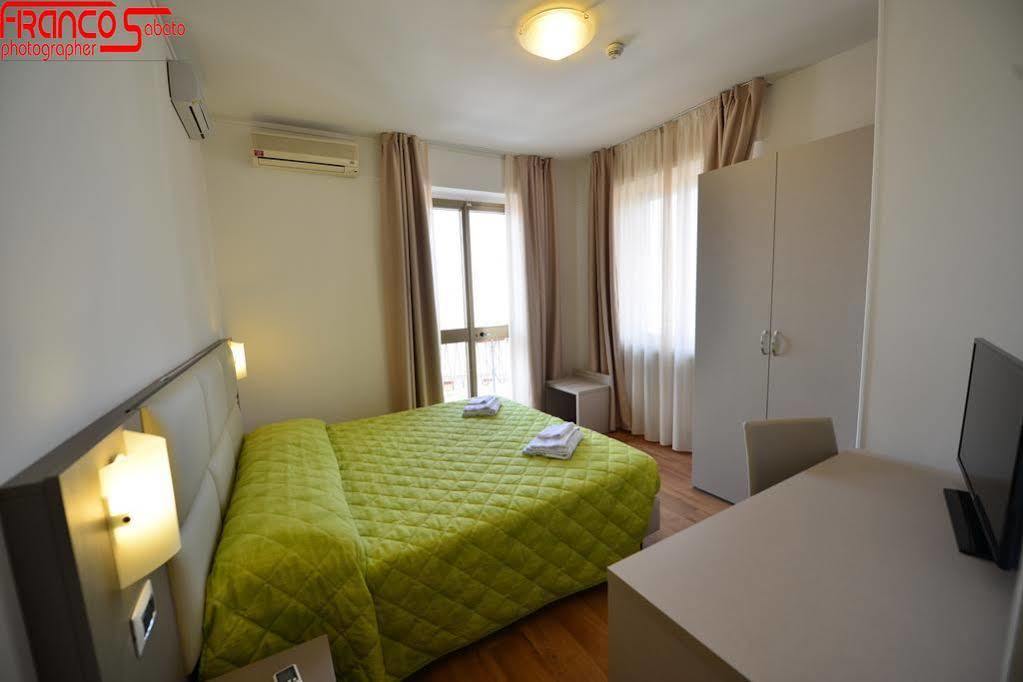Hotel Bella Peschiera 페스키에라델가르다 외부 사진